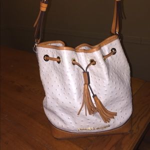 Dooney and Bourke-Bucket